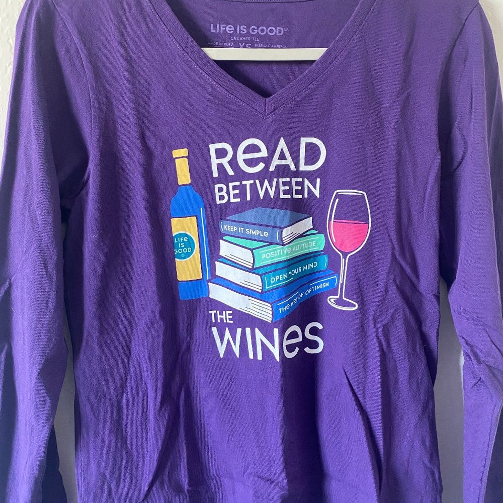 Life Is Good Womens Crusher Tee Size XS Read Between The Wines V Neck Shirt Top - Picture 3 of 10